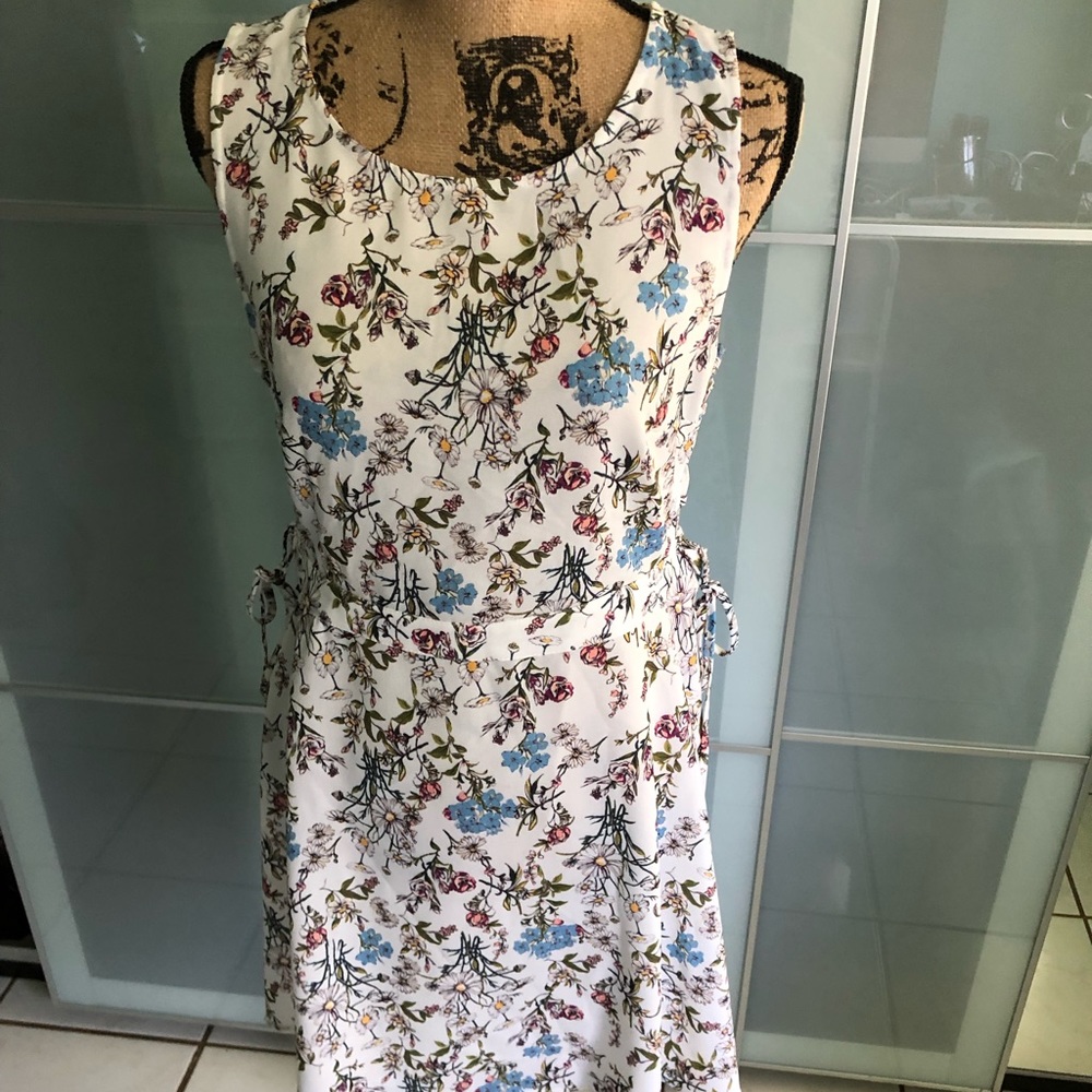 Cute spring dress with ties on the side